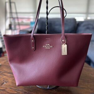 COACH LTH Town Tote Wine
